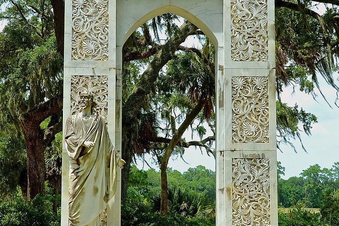 1-Hour Bonaventure Cemetery Golf Cart Guided Tour in Savannah - What the guide actually does for you (not just where you go)