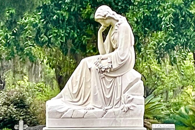 1-Hour Bonaventure Cemetery Golf Cart Guided Tour in Savannah - Who should book this golf cart tour (and who might not)