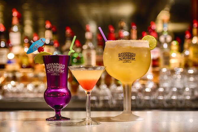 2 HR Savannah Riverboat Dinner Cruise with Onboard Entertainment - How the 7:00pm Dinner Cruise Feels on River Street