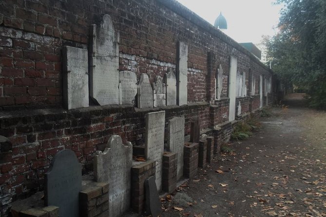 8pm Voices of the Dead Tour - A 8 pm Night Walk That Keeps Savannah Moving