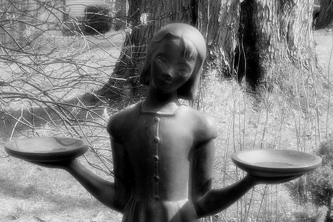 A Walk Through The Book "Midnight in the Garden of Good and Evil" - Bonaventure Cemetery: the solemn stop that anchors the walk
