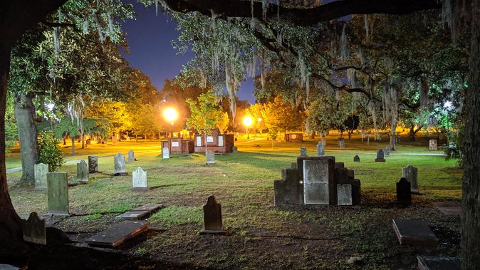 Bad Kitty Haunted Savannah Pub Crawl - Spooky, naughty ghosts - How the ghost stories work (and what makes them worth your time)