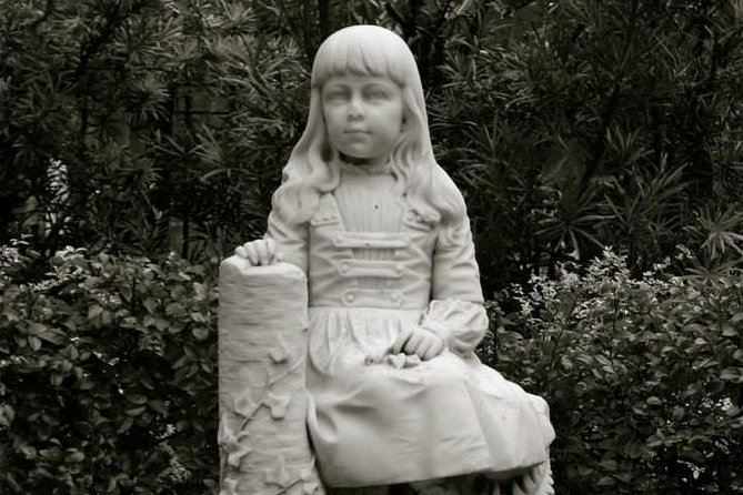 Bonaventure Cemetery Scenic History Art Symbols and Film Tour - Famous graves and Savannah links you can build a trip around