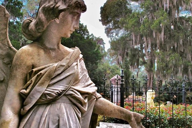 Bonaventure Cemetery Scenic History Art Symbols and Film Tour - Who leads the walk: Shannon Scott and a team built for storytelling