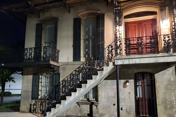 Doctor Buzzard's Goodtime Ghost Tour - Calhoun Square (Taylor Square): nurse, burial grounds, and Espy House