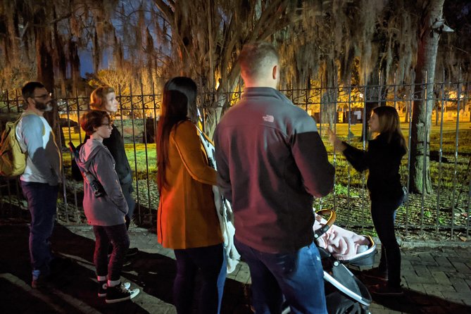 Fraidy Cat: The Family Fun Ghost Tour of Savannah - Columbia Square: the fast start that sets the mood