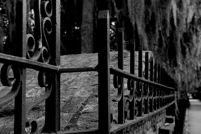 Genteel and Bard's Savannah Dark History and Ghost Encounter Walking Tour - The headset setup: your ticket to hearing every word