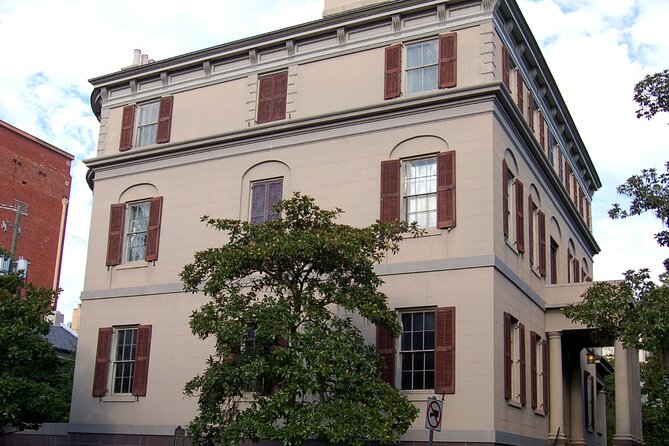 Haunted Savannah Self-Guided Walking Audio Tour - Olde Pink House (1789): Orbs, Poltergeist Lore, and the First Chill