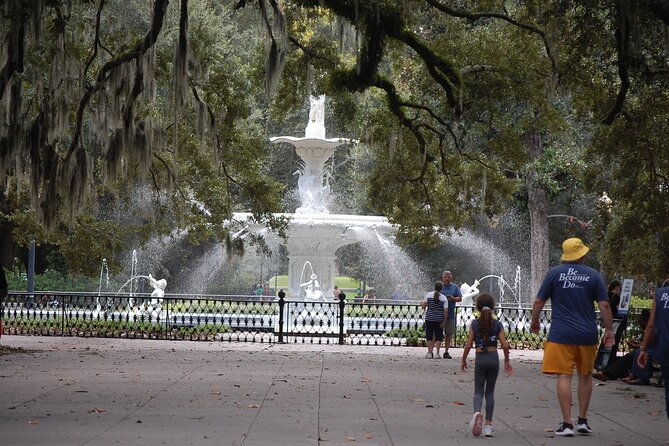 Heart of Savannah History Walking Tour - 2hr - Independent Presbyterian Church: steeples, fires, hurricanes, and a marriage