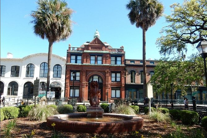 Historic Homes of Savannah Guided Walking Tour - From Warren Square to the Olde Pink House: how the walk feels