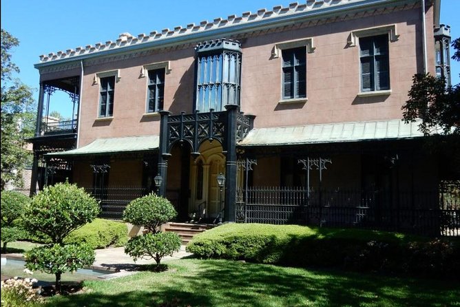 Historic Homes of Savannah Guided Walking Tour - Pace, group size, and weather: what to plan for