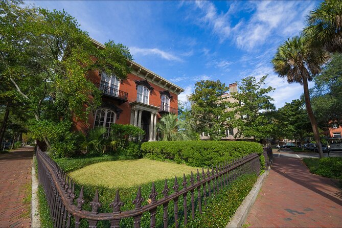 Narrated Historic Savannah Sightseeing Trolley Tour - Forsyth Park: the photo stop with real timing value