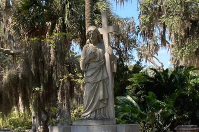 Savannah: Bonaventure Cemetery Golf Cart Guided Tour - Meeting Point on Mullryne Way: Getting Started Smoothly