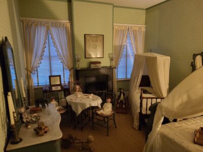 Savannah: Ghosts and Gravestones Tour with Low House Entry - What the trolley route teaches you (beyond scary stories)