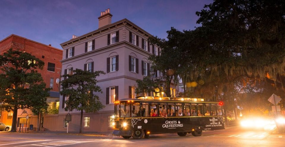 Savannah: Ghosts and Gravestones Tour with Low House Entry - Guides and delivery: why the night experience depends on the storyteller