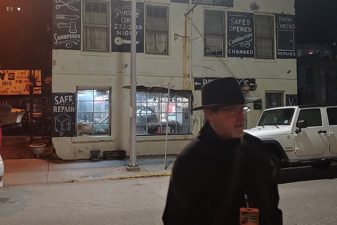 Savannah Ghostwalker Tour and Ghost Hunt - Lafayette Square and Chippewa Square: quick stops with big atmosphere
