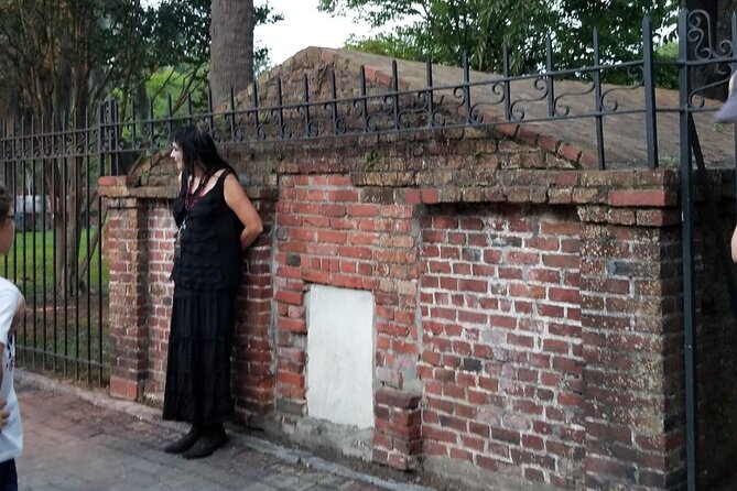 Savannah Haunted Pub Crawl Walking Tour - Stop 5: Colonial Park Cemetery and the One Cost You Should Plan For