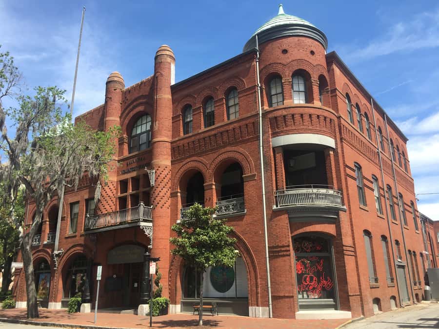 Savannah: Highlights Off the Beaten Path Guided Walking Tour - Lafayette Square: civic landmarks and Girl Scouts origins