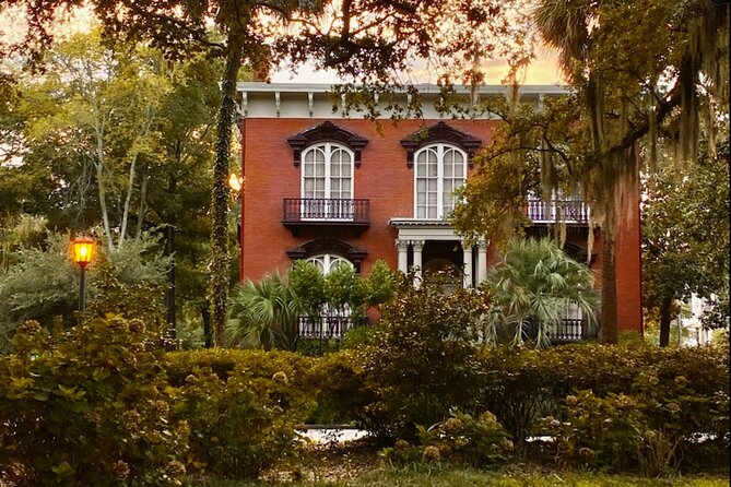 Savannah Historic District Tour by The Wandering Historians - Walking Savannah’s square grid the right way