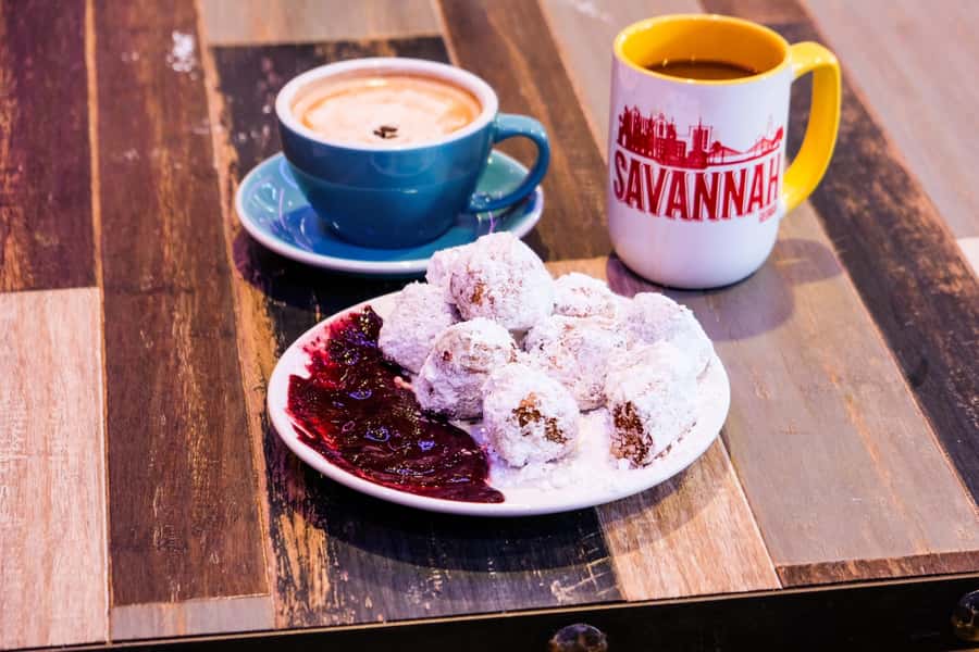 Savannah Historic Downtown Donuts and Sweet Treats Tour - City Market Finish: A Photo-Friendly End With More Energy