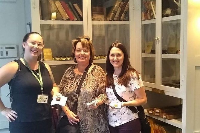 Savannah History plus Coffee and Chocolate Walking Tour - The Savannah walking route: squares, churches, and the details you’d miss