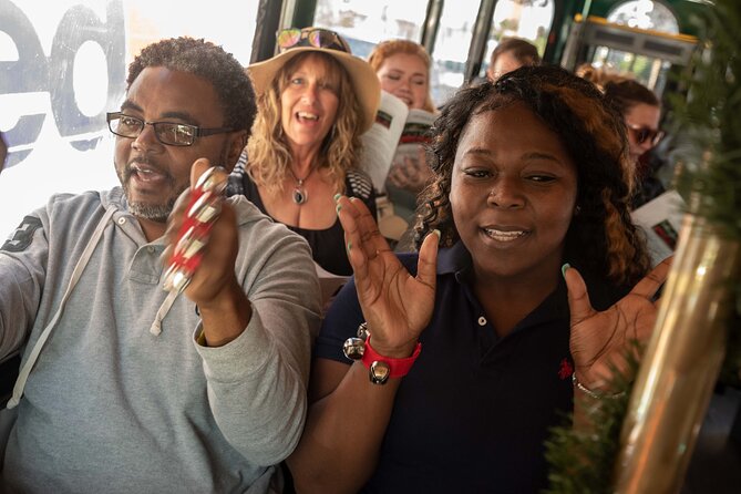 Savannah Holiday Sights and Festive Nights Trolley Tour - Caroling Energy, Conductor Style, and the Fun-to-Loud Ratio