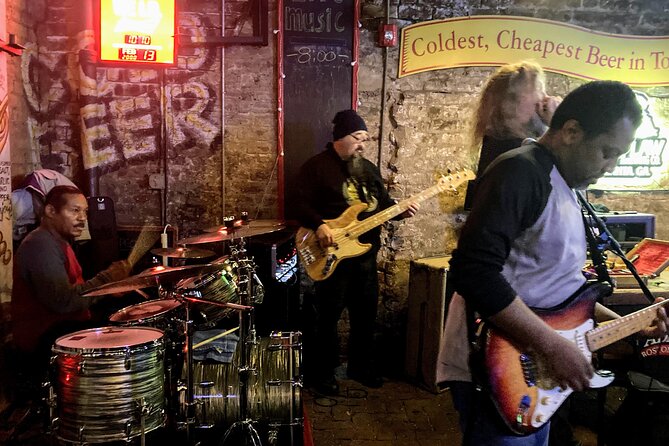 Savannah Live Music Walking Tour - Why this Savannah live music walk works at night
