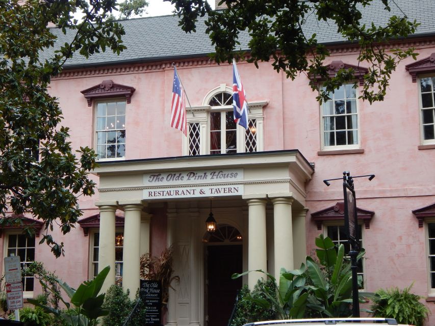 Savannah: Midnight in the Garden of Good and Evil Tour - Drayton Street break at 222 Drayton St: a smart pause in the middle