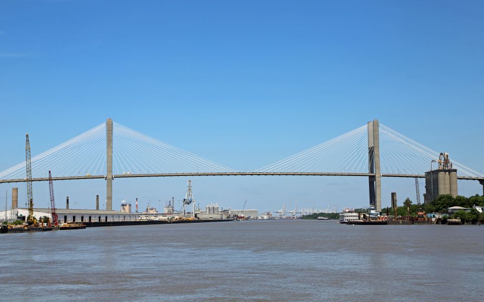 Savannah: Riverboat Narrated Harbor Sightseeing Cruise - Food, drinks, and the bar situation you should plan for