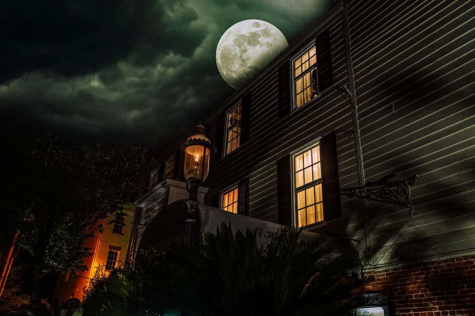 Savannah: Terrors, Ghosts, and Ghouls Walking Tour - Stop-by-stop: what you’ll likely see and why each place matters