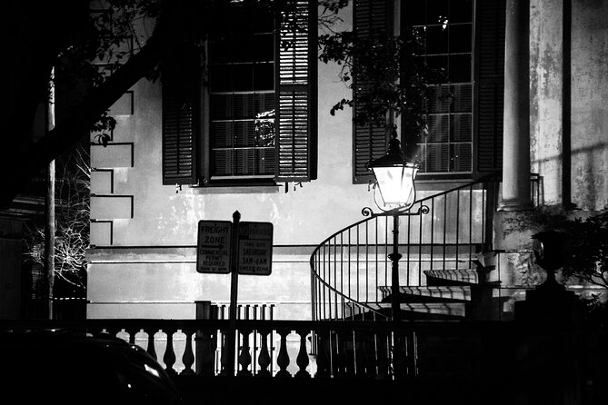 Shadows of Midnight Ultimate Late Night Savannah Ghost Tour - Guide Style: Why Minh Nguyen Gets Mentioned