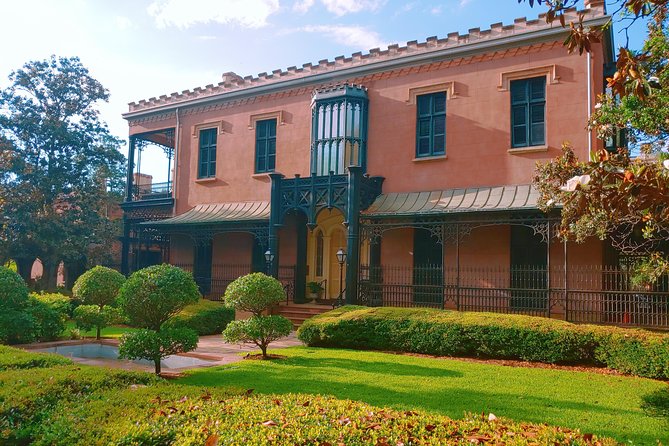 Tipsy Trivia Tour - A Walking Happy Hour That Turns Savannah Into a Trivia Game