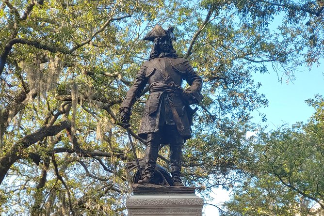 Tipsy Trivia Tour - Square-Hopping in the Historic District: Sights, Movie Scenes, and Haunted Corners