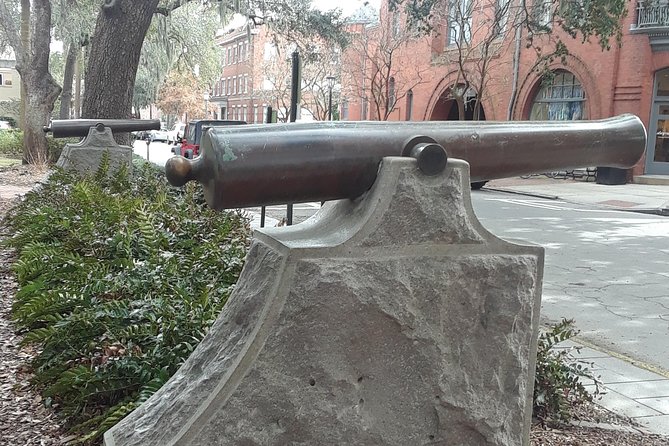 Walking Savannah's Hidden History Tour - Meeting at James Oglethorpe Monument: a Smooth Start