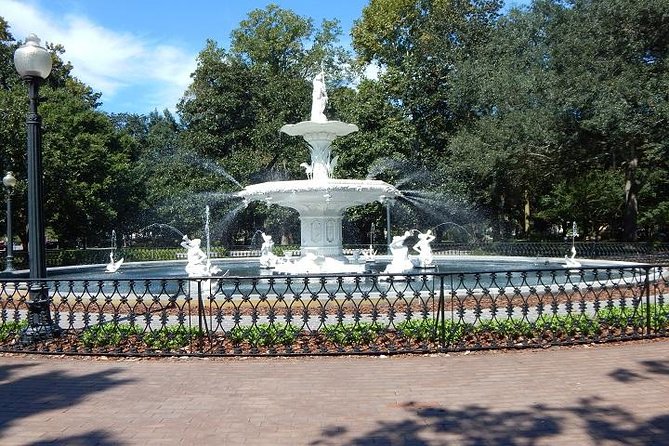 Walking Tour of Savannah's Historic District - River Street: Eating, Drinking, and a Brief History You Can’t Ignore